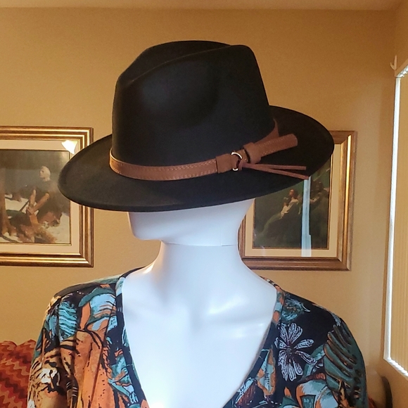 Classic felt wide brim unisex fedora with brown leather belt and tassle - Picture 2 of 2